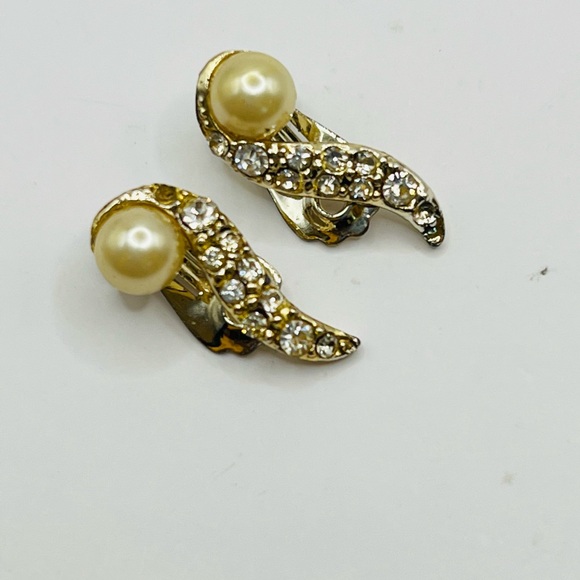 Elegant Gold and Silver Crescent Vintage Earrings with Pearls - Picture 7 of 8